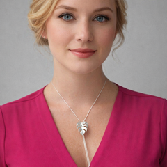 Collar Corbatin Hoja Malanga Perla Plateado - Bambú Rosa Joyas y Accesorios 