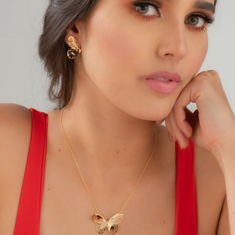 Set Dorado Aretes y Collar Mariposas Ligera - Bambú Rosa Joyas y Accesorios 