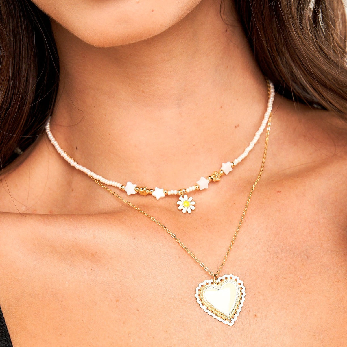 Collar Doble Corazón Pintado Blanco Dorado - Bambú Rosa Joyas y Accesorios 