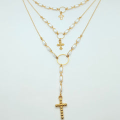 Collar Triple Perlas Cruz Dorado - Bambú Rosa Joyas y Accesorios 